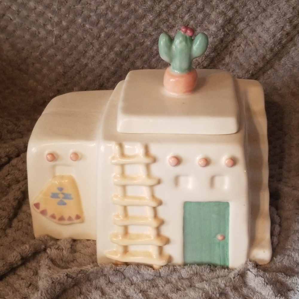 Adobe Indian Pueblo cannister